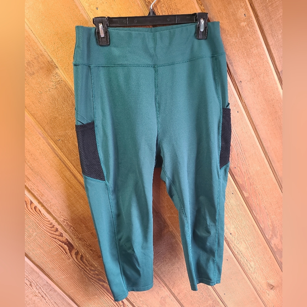 Pop Fit 2XL emerald green high rise capri length workout leggings with pockets